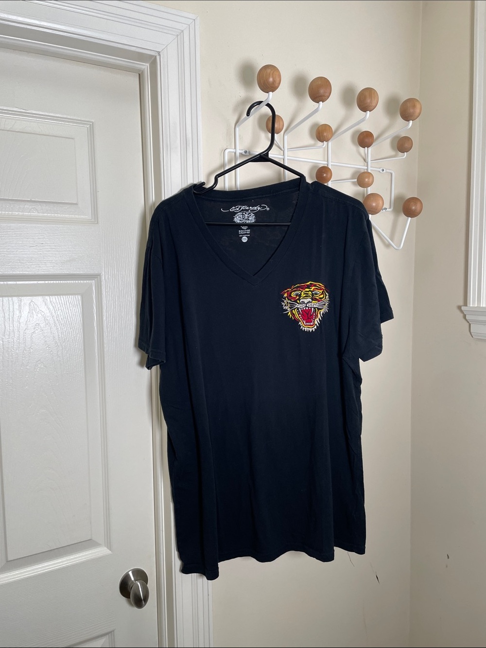 Ed Hardy Black Short Sleeve V-Neck Tee with Tiger Patch XXXL